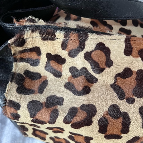 Stuart Weitzman Napa Black Leather/Calfskin leopard print shoulder bag - Picture 4 of 16